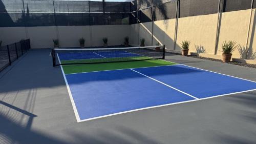 San Antonio Tlayacapan House | Modern 2 Bed Retreat-Great Location-Patio-Gym-Pickleball Court-Golf Cart-Scooter