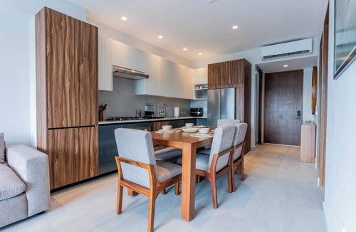 Diaz Ordaz Apartment | Modern 2 Bedroom Apartment in Versailles with Pool and Views