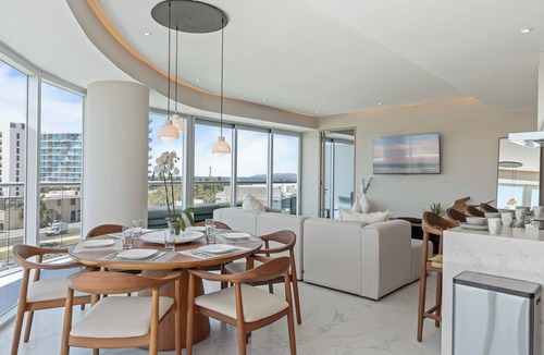 Flamingos Condo | Modern 3BR Oasis | Rooftop Pool | Steps to Beach