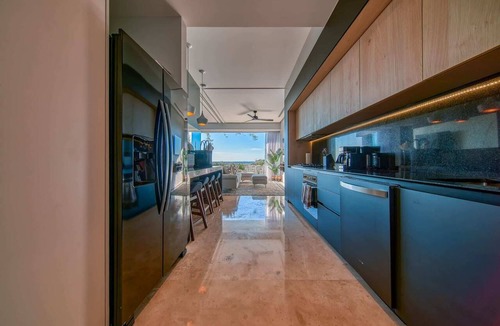 Alta Vista Apartment | Modern and NEW CONDO at SOHO-Rooftop Pool