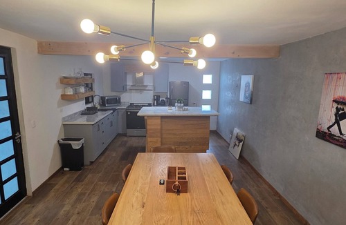 Matamoros Apartment | Modern and Secure Artsy Apt · Remodeled · 4 Bed · Peace of Mind