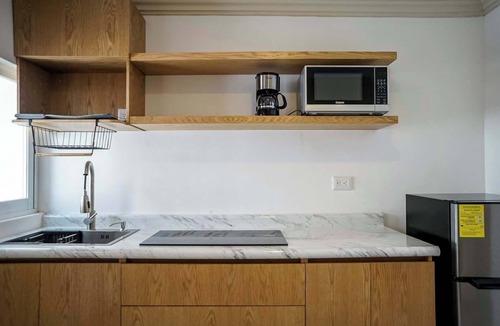 La Cruz Apartment | Modern Apartment with Home Office in Prime Location