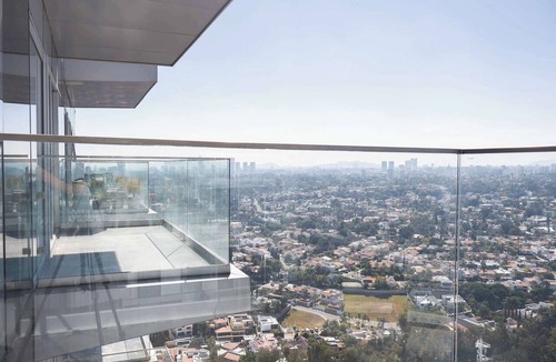 Financial District House | Modern apartment w/pool & hot tub