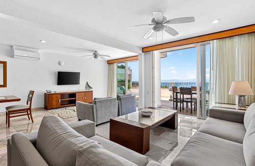 Conchas Chinas Apartment | Modern coastal villa with ocean views, pool, WiFi & full kitchen