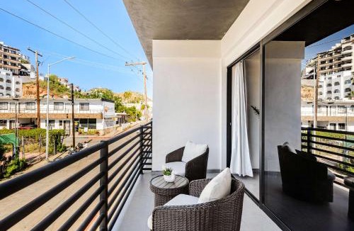 Centro Apartment | Modern Condo Walk to Marina, Dining & Nightlife
