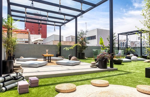 Granada Condo | Modern & Cozy 3BR Apt | 2 Rooftops +Gym+B/Center
