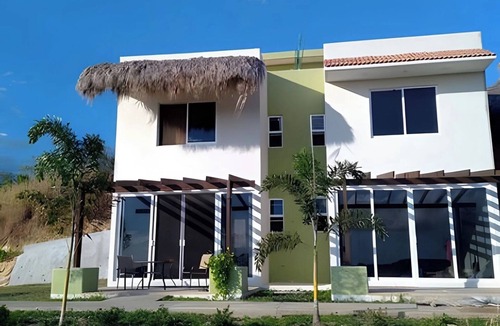 Bajos de Chila House | Modern Oasis House With Pool 2
