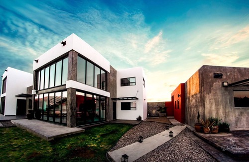 San Carlos House | Modern rustic flashy different w sliding windows