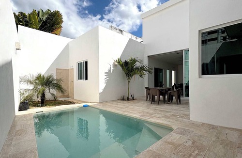 Merida Apartment | Modern Stay in Mérida North | Pool, A/C, Fast WiFi