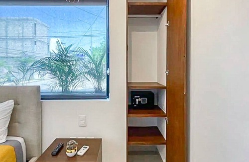 Zazil-ha Apartment | Modern Stay - Rooftop Pool - Walk to Beach & 5th