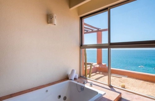 San Jose del Cabo Hotel | Modern Studio Getaway with Beachside Charm