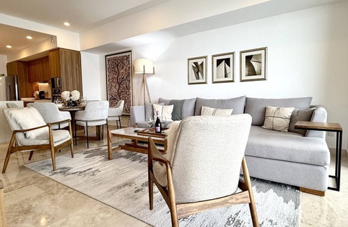Las Glorias Apartment | Moikkarentals | Beachfront Luxury 3BR Harbor171