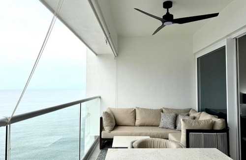 Las Glorias Apartment | Moikkarentals | Beachfront Luxury 3BR Harbor171