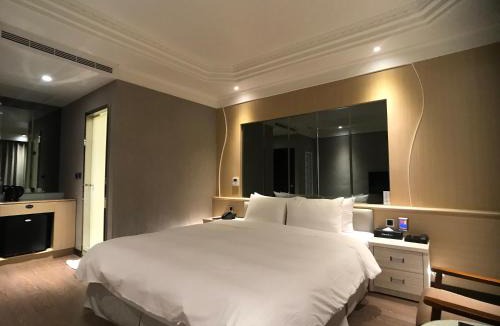 Pingzhen District Hotel | Moni Motel