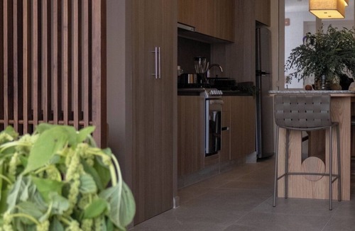 Zona Expo Condo | Mr. W : Stylish Luxury Apartment : Basset Tower