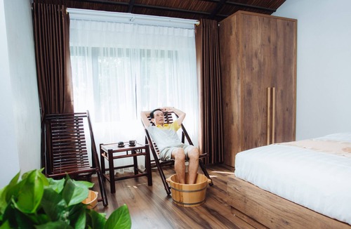 Hoa Lu Hotel | Nan House
