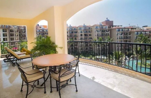 Flamingos Hotel | Needing some warmth and relaxation? Flamingos Beach Resort and Spa!