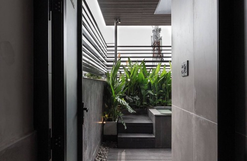 District 3 Apartment | Neo Red Studio @ Saigon's alley with Rooftop Onsen