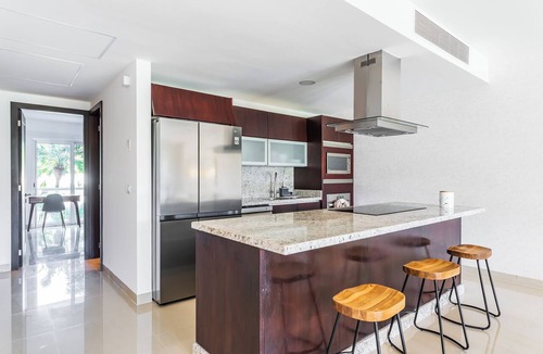 Puerto Juarez Apartment | NEW 2BR Swim-Up at Mareazul Resort – Sleeps 6 | Casa Bellissima