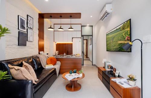 Downtown Ho Chi Minh City House | NEW 5BRs 5WC with ELEVATOR by Gon De Home Bui Vien