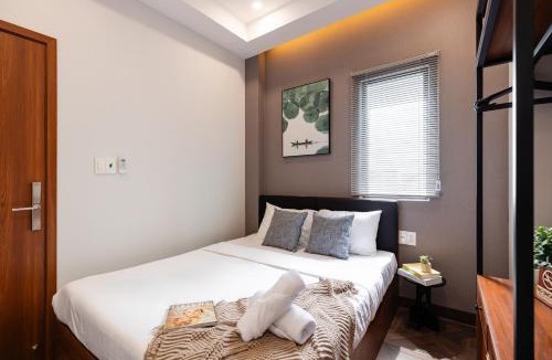 Downtown Ho Chi Minh City House | NEW 5BRs 5WC with ELEVATOR by Gon De Home Bui Vien