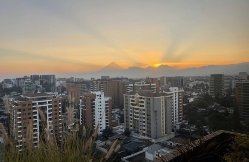 Zona 10 Apartment | New Apt. Z.10 Guatemala City | 3 Bedrooms | Wifi | Swimming Pool Jacuzzi | Parking