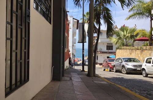 Romantic Zone Apartment | New & Cute apt. by the Beach!