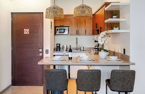 Centro Apartment | 🔥 NEW Listing | Walk to Marina & Downtown Cabo | King Bed