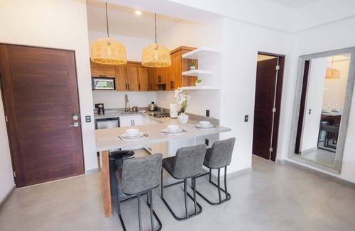 Centro Apartment | 🔥 NEW Listing | Walk to Marina & Downtown Cabo | King Bed
