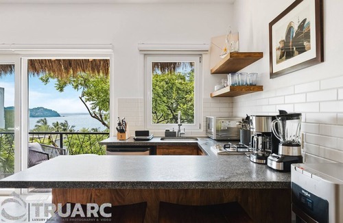 North End House | "New Lux August '24 Bungalow-Jungle ocean views, King bed, Starlink, 75" screen.