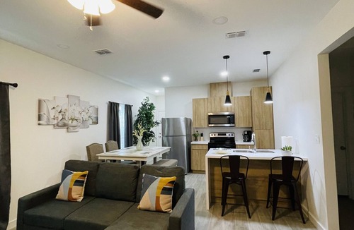 Pharr Apartment | New & Modern 2b/2b Apartment Centrally located