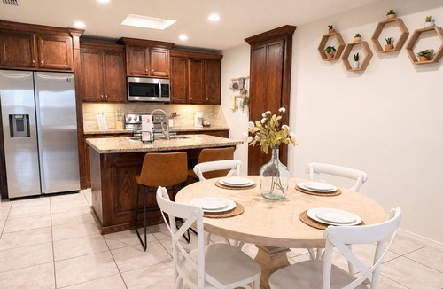 Mission House | NEW Modern 3BR Home Patio Fast WiFi Sleeps 6