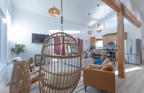 Glendale House | NEW Star Dome Adventure Retreat | Hot Tub Climbing Hammocks EV Ready