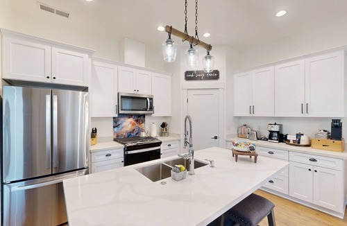 Eagle Point House | New townhome next to Eagle Point Golf Course, with grill, patio, and WiFi
