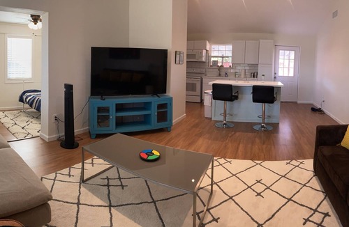 Mission House | Newly Remodeled Spacious Contemporary Home Sweet Home
