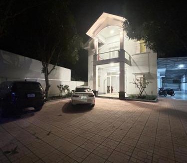 Giong Trom Hotel | Nhà Nghỉ Trần Gia