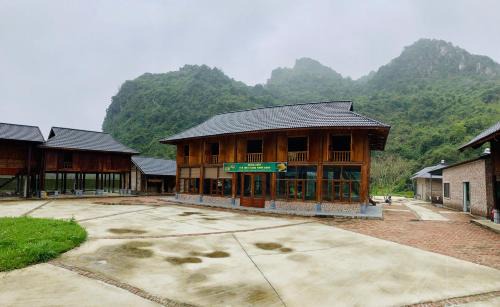 Nho Quan House | Ninh Binh Golden Camellia Park