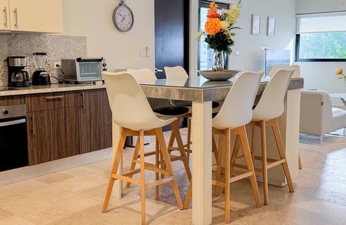Centro Apartment | Oasis 24/7 Security Pool Sleeps 6 Walk to 5th Ave