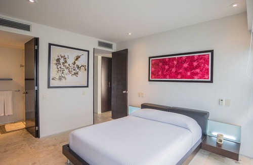 Downtown Apartment | OCEAN VIEW 2 BR CONDO STEPS FROM THE BEACH AND 5TH AV