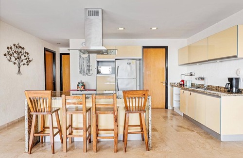 Acaponeta Condo | Ocean View 3BR Condo, Pool, Walk to Beach at Pájaro de Fuego | Casa Vista Ballena
