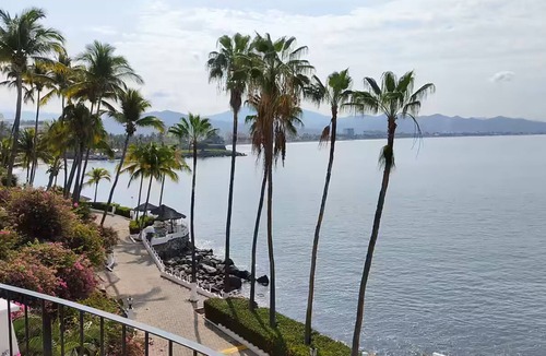 Peninsulas de Santiago House | Ocean view, pools, restaurant, beach access