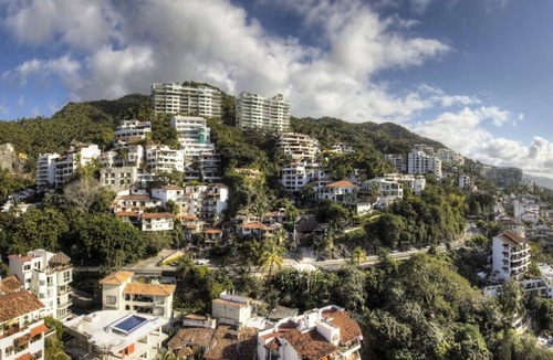 Amapas Condo | Ocean View Signature Pinnacle Penthouse on H G T V HOUSE HUNTERS INTERNATIONAL.