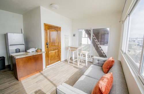 Costa Apartment | Ocean-VIEW Two Story Lux + AC/HEAT