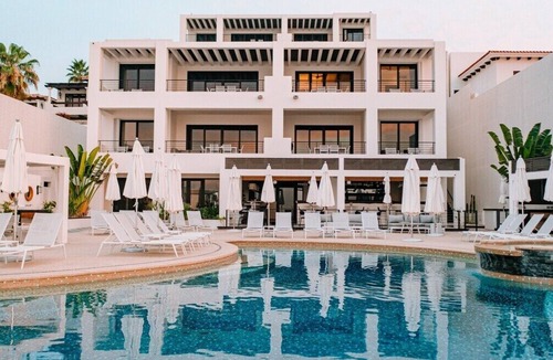 Buzzards Apartment | Oceanfront 3bd Residence Wordclass Amenities