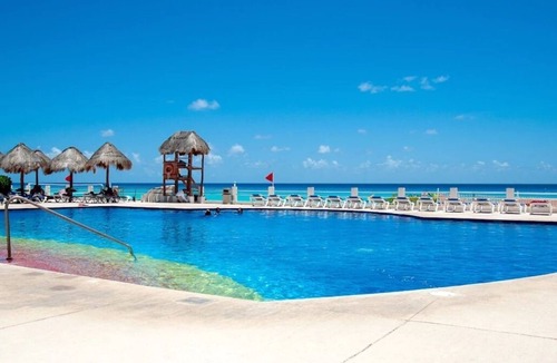 Zona Hotelera Villa | Oceanfront 2BR Villa for 6 - 3 Bathrooms - Walk to La Isla & Beach