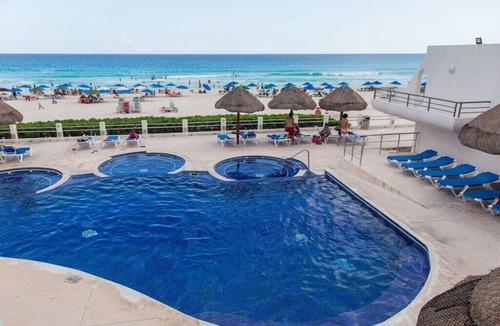 Zona Hotelera Villa | Oceanfront 2BR Villa for 6 - 3 Bathrooms - Walk to La Isla & Beach