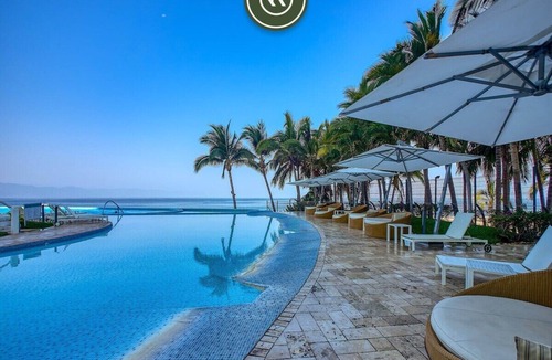 North Hotel Zone Apartment | Oceanfront 4 BR Condo - Beach - Infinity Pool