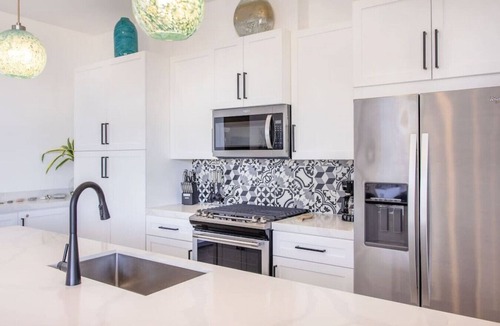 Cerritos Condo | Oceanfront at Cerritos Beach Infinity Pool+Spa