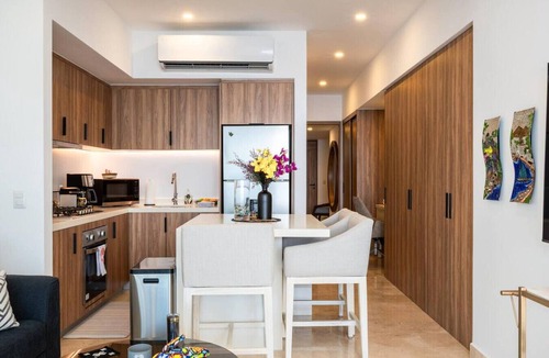 Las Glorias Apartment | Oceanfront Condo – 13th Floor | 8 Heated Pools | Rooftop Gym | 500 Mbps WiFi