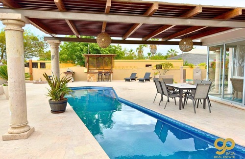 El Centenario House | Oceanfront Escape: Pool, BBQ, & Sunset Views